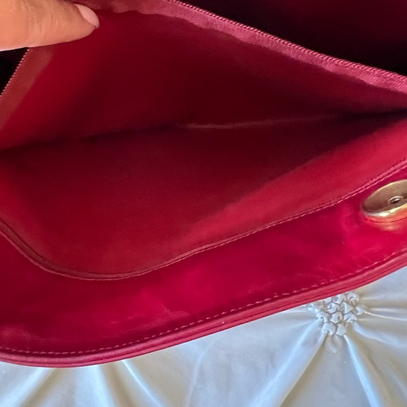 Chanel shoulder bag with free gift fashion bag charm and tumbler - Picture 6 of 8